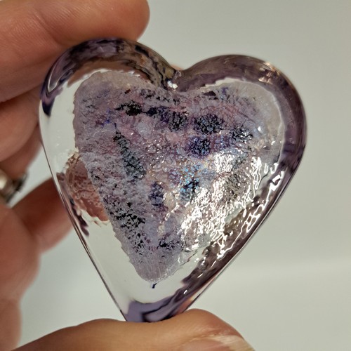 Click to view detail for DB-1001 Heart, Blown Glass Paperweight Purple $52